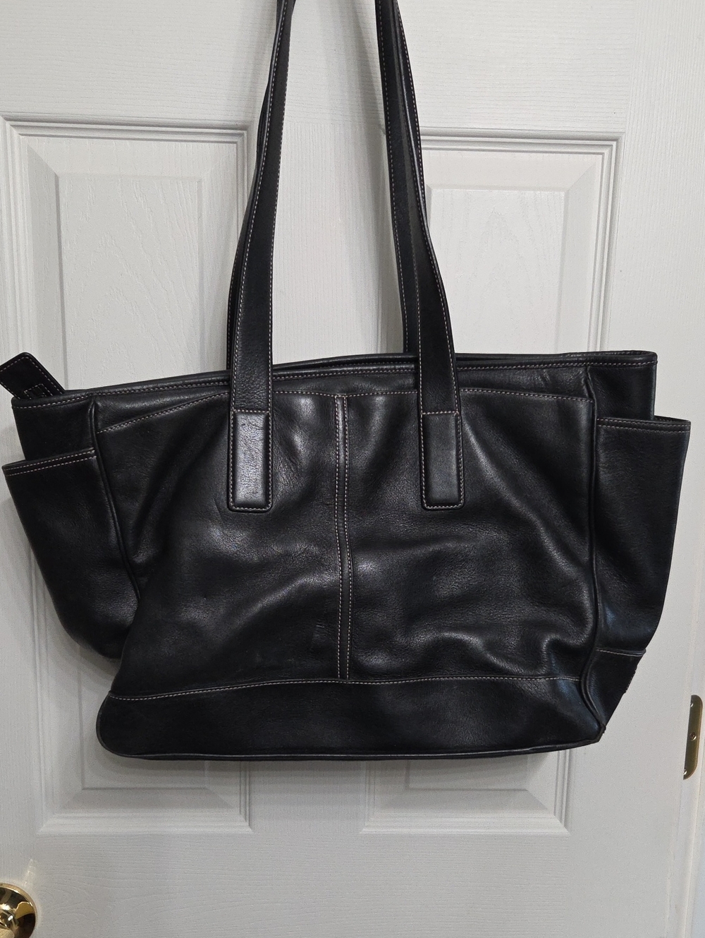 Classic Black Coach Leather Tote Bag - Versatile Everyday Carry